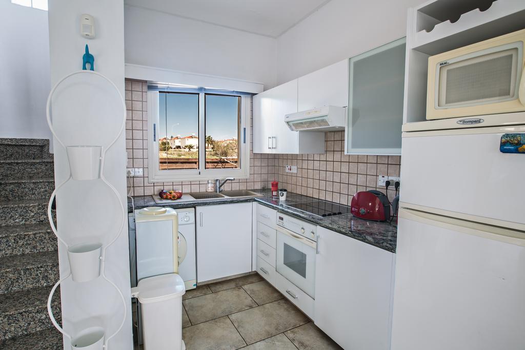Sunny Coast Villa Айя Напа Екстериор снимка