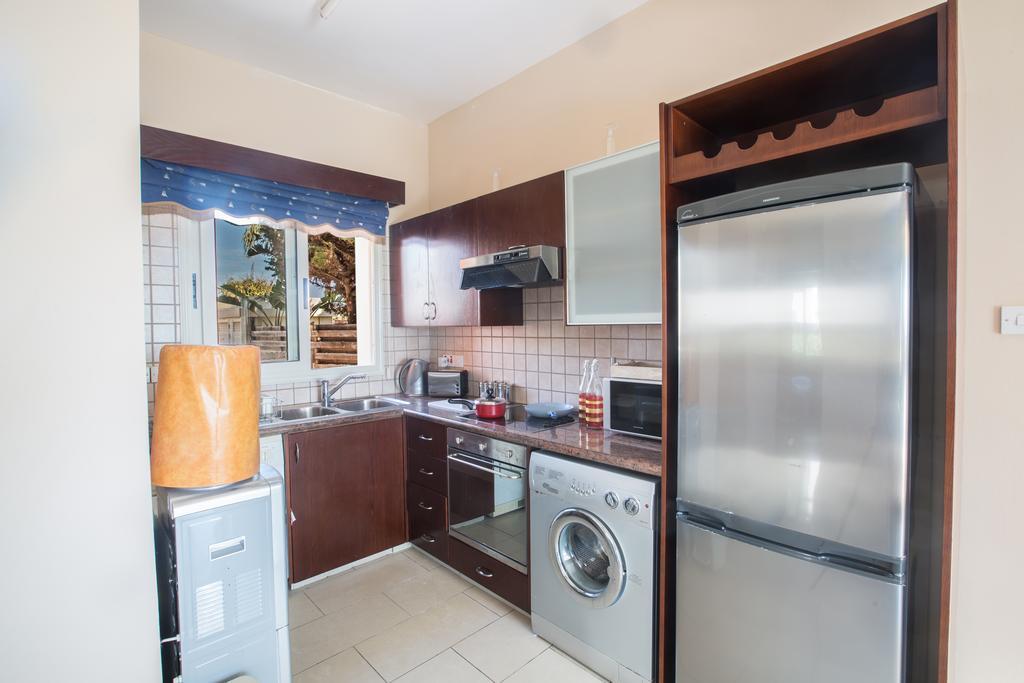 Sunny Coast Villa Айя Напа Екстериор снимка